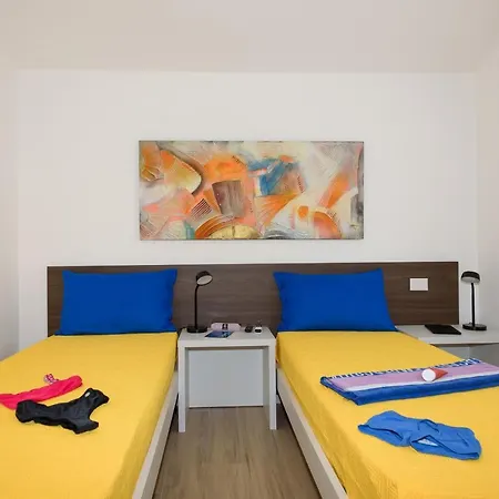 Loft Lungomare Vista Mare E Monti Апартаменты *
