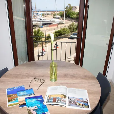 Loft Lungomare Vista Mare E Monti Апартаменты *