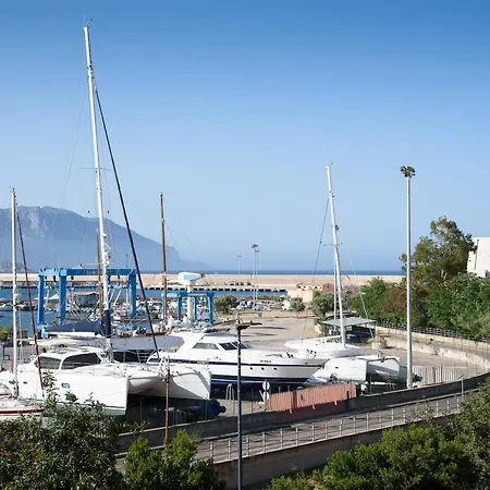 Loft Lungomare Vista Mare E Monti דירה