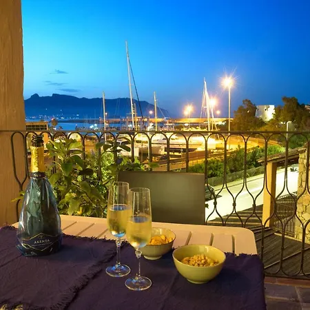 Loft Lungomare Vista Mare E Monti Апартаменты *